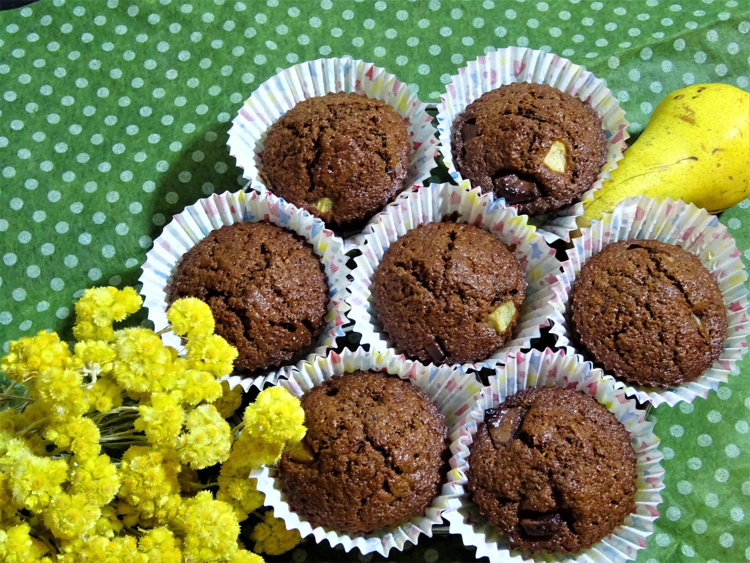 Muffins με αχλάδια και σοκολάτα